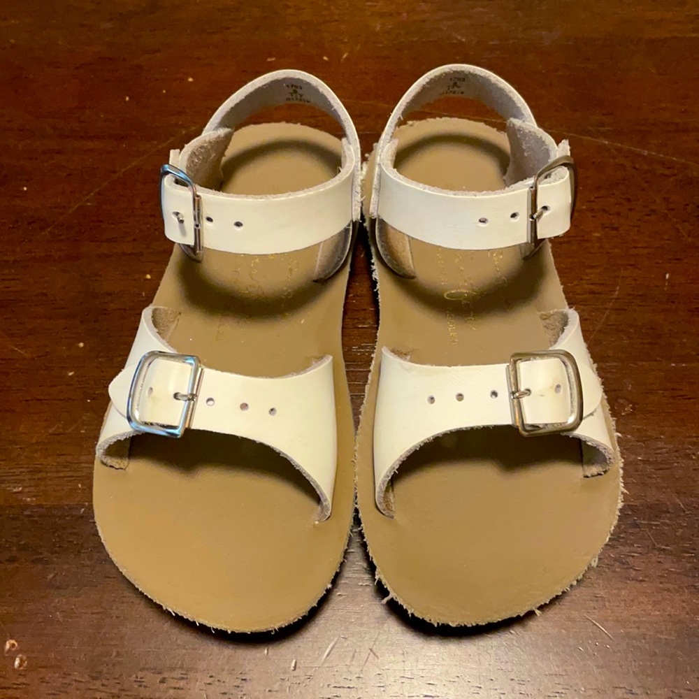 White sun sans toddler size 8.